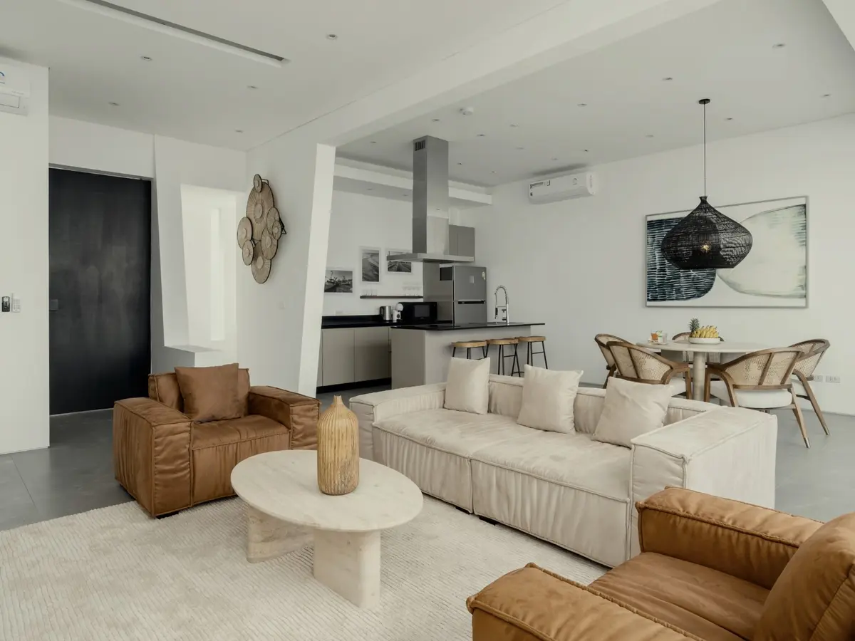 Golden Lotus - The Flourish Villa - Airy living and dining area