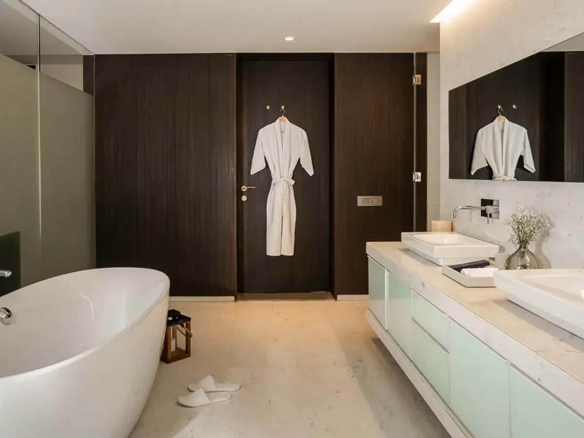 Luxury Bathroom | Gomati by Lohono Stays