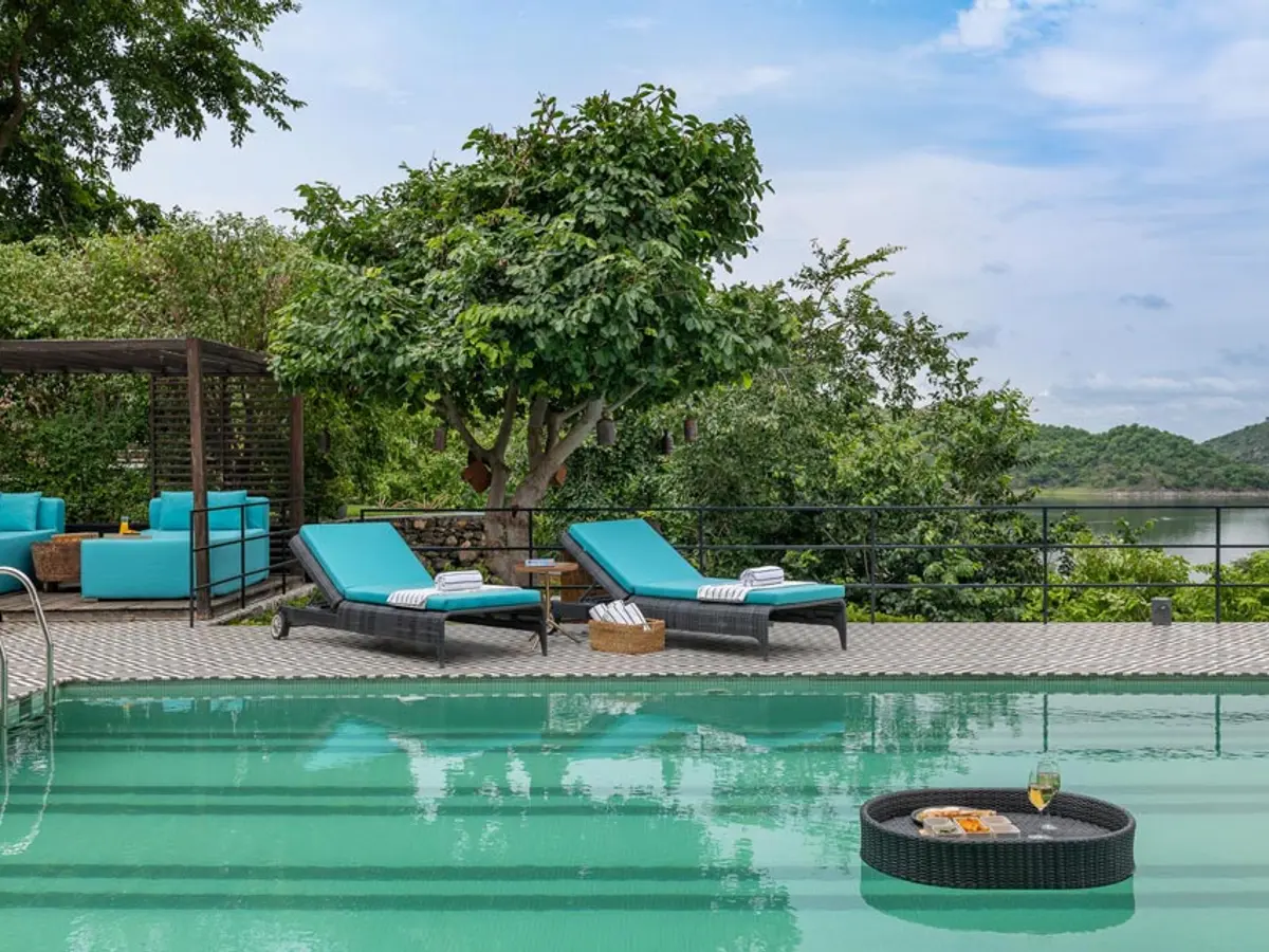 Poolside - Lohono Stay