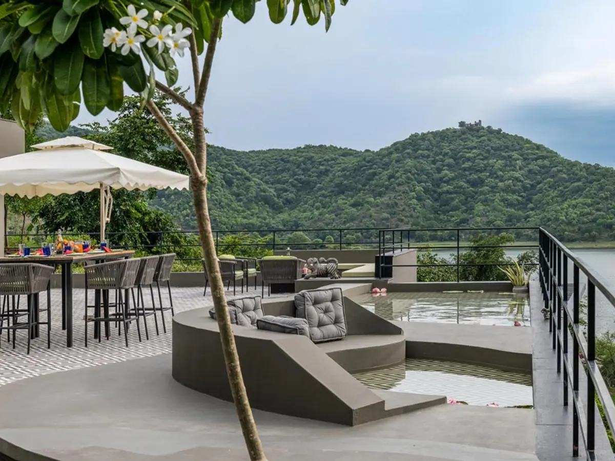 Deck Seating - Lohono Stay