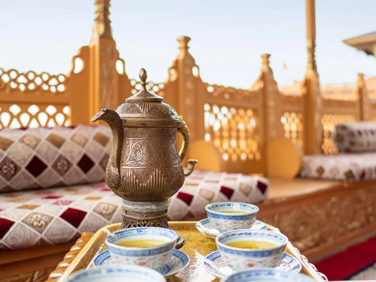 Harmukh Houseboat - Kashmiri Kahwa