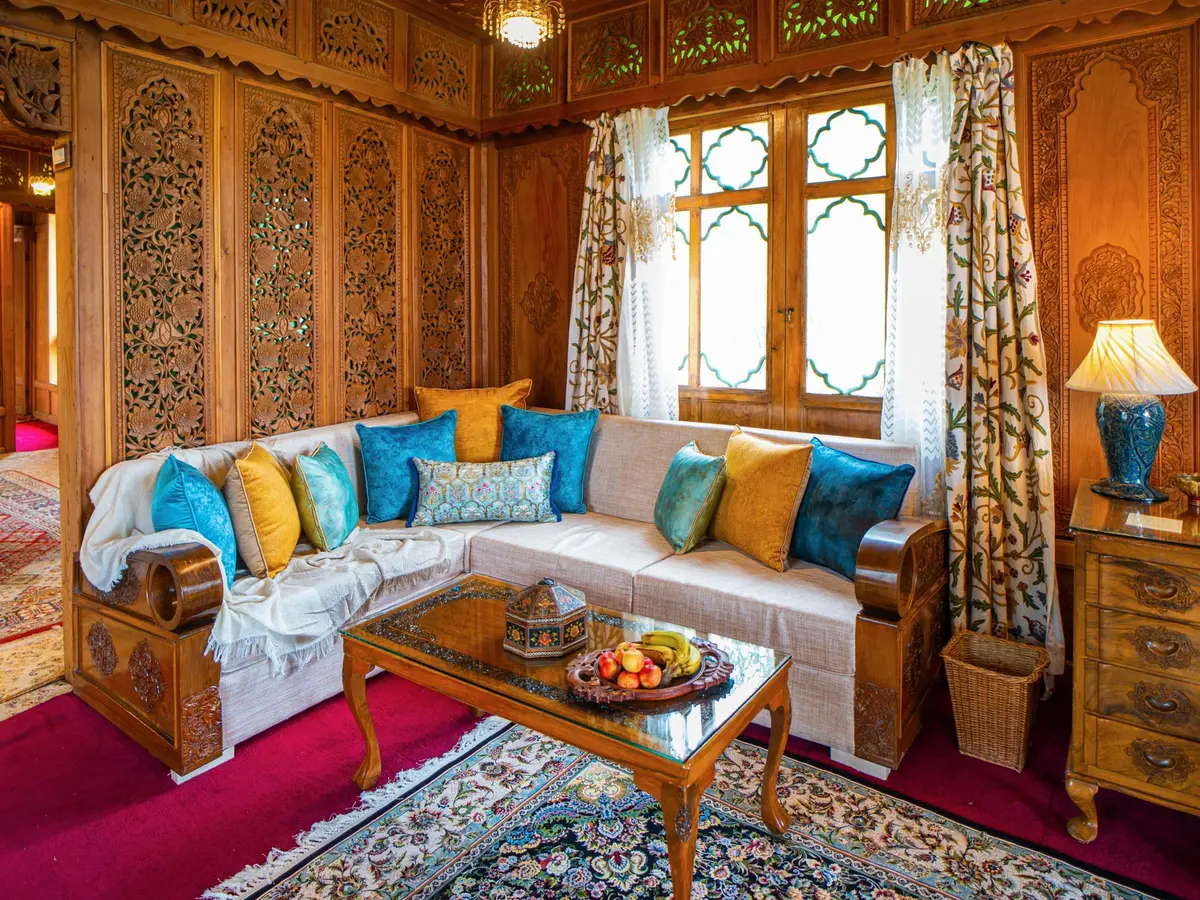 Harmukh Houseboat - Living area