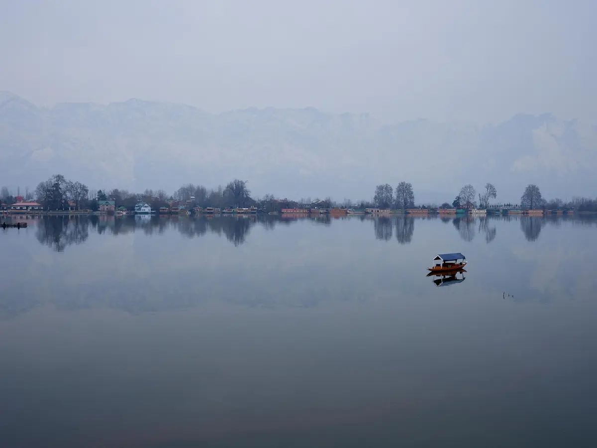 Harmukh Houseboat - Nigeen Lake - Kashmir