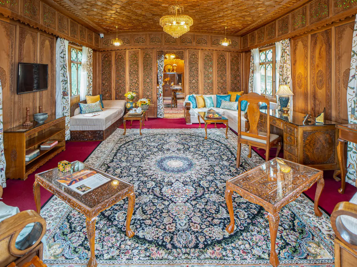 Harmukh Houseboat - Living area view