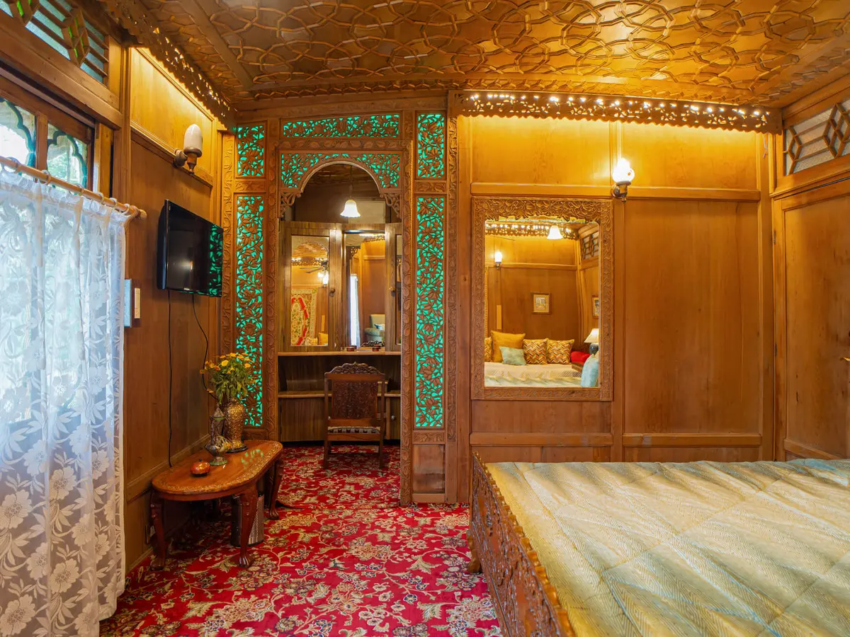Harmukh Houseboat - Bedroom area 2