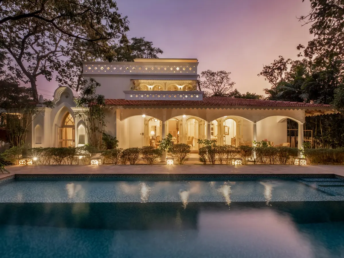 Villa Vivre - Night facade