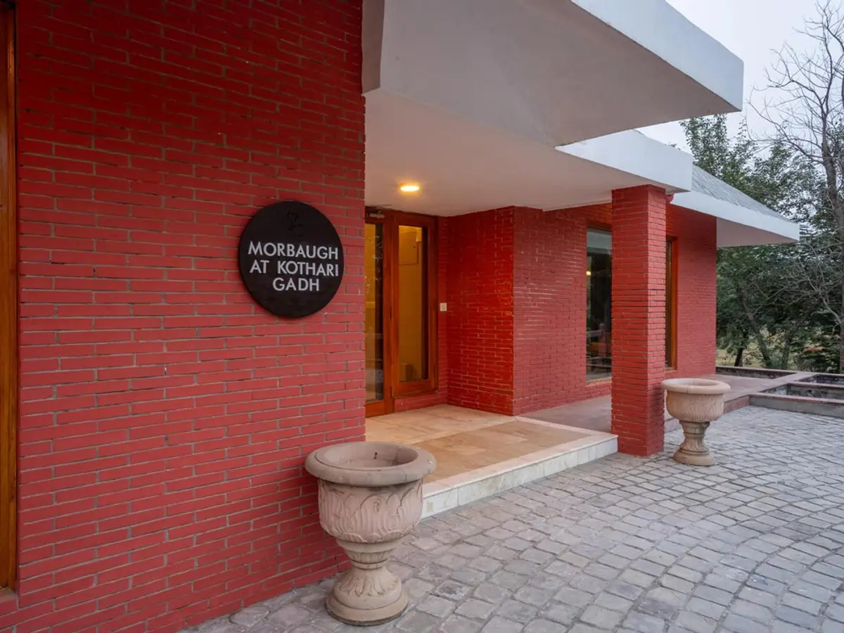 Morbaugh at Kothari Gadh Entrance2