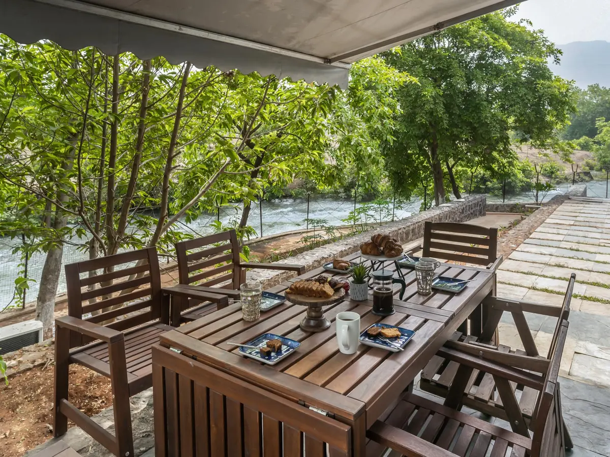 Maharajah House - Riverside dining