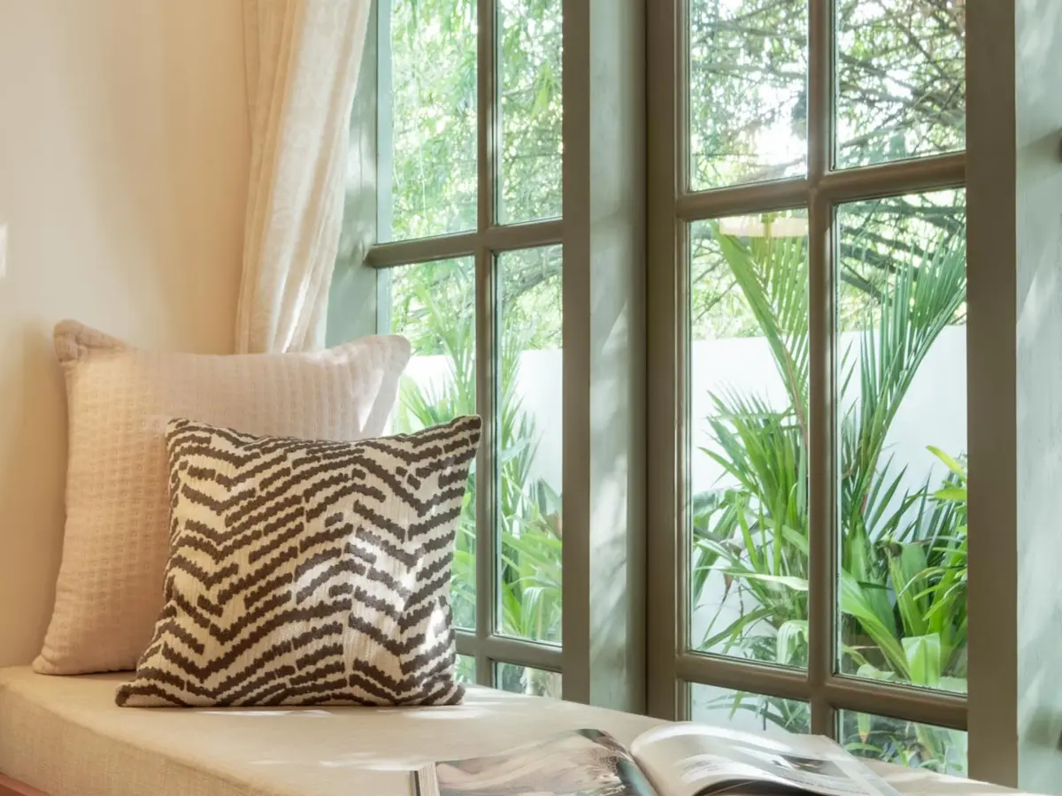 Maison 9 - Bedroom Window