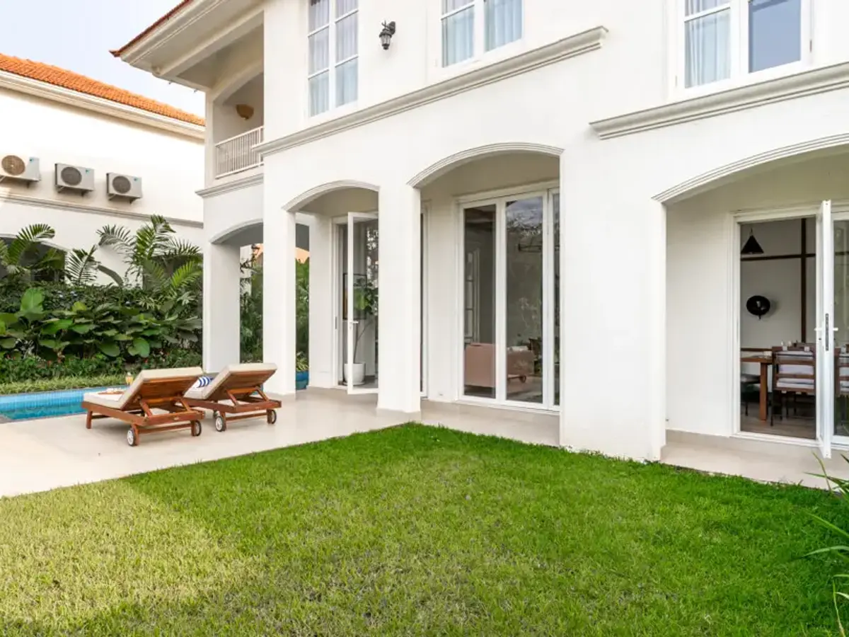 Outdoor Garden | Moira Villa 4