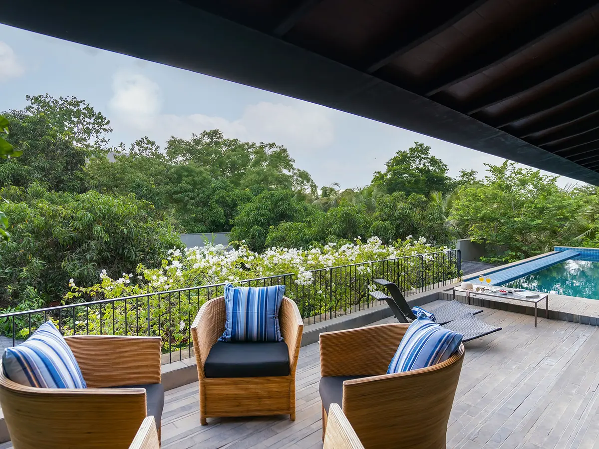 Orchard House - Poolside deck