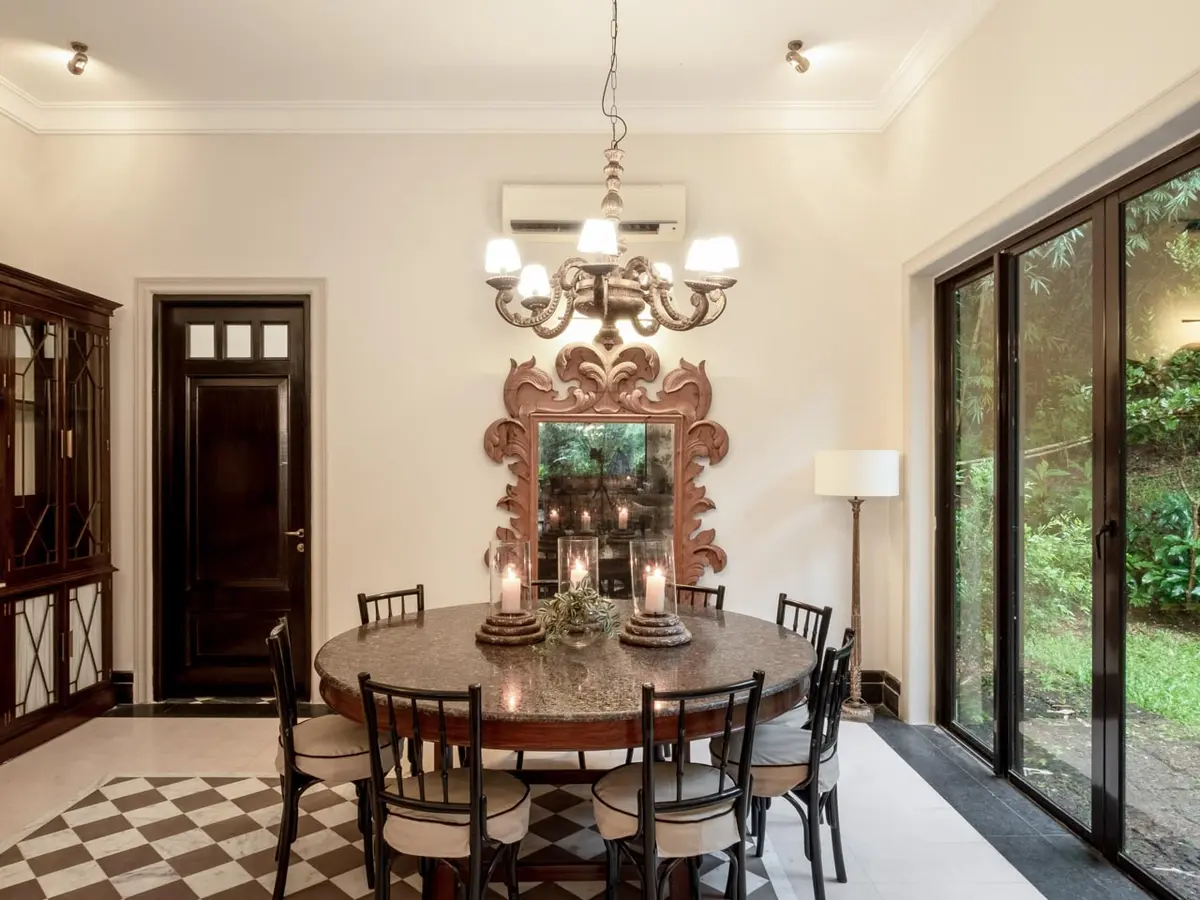 Orchard Villa - Dining Table Area