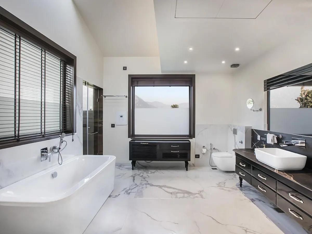 Amayaah - Rajasi Villa - Peacock (Master Bathroom - Bath Tub)