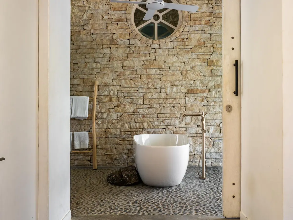 The Ray Villa -  Master bathroom
