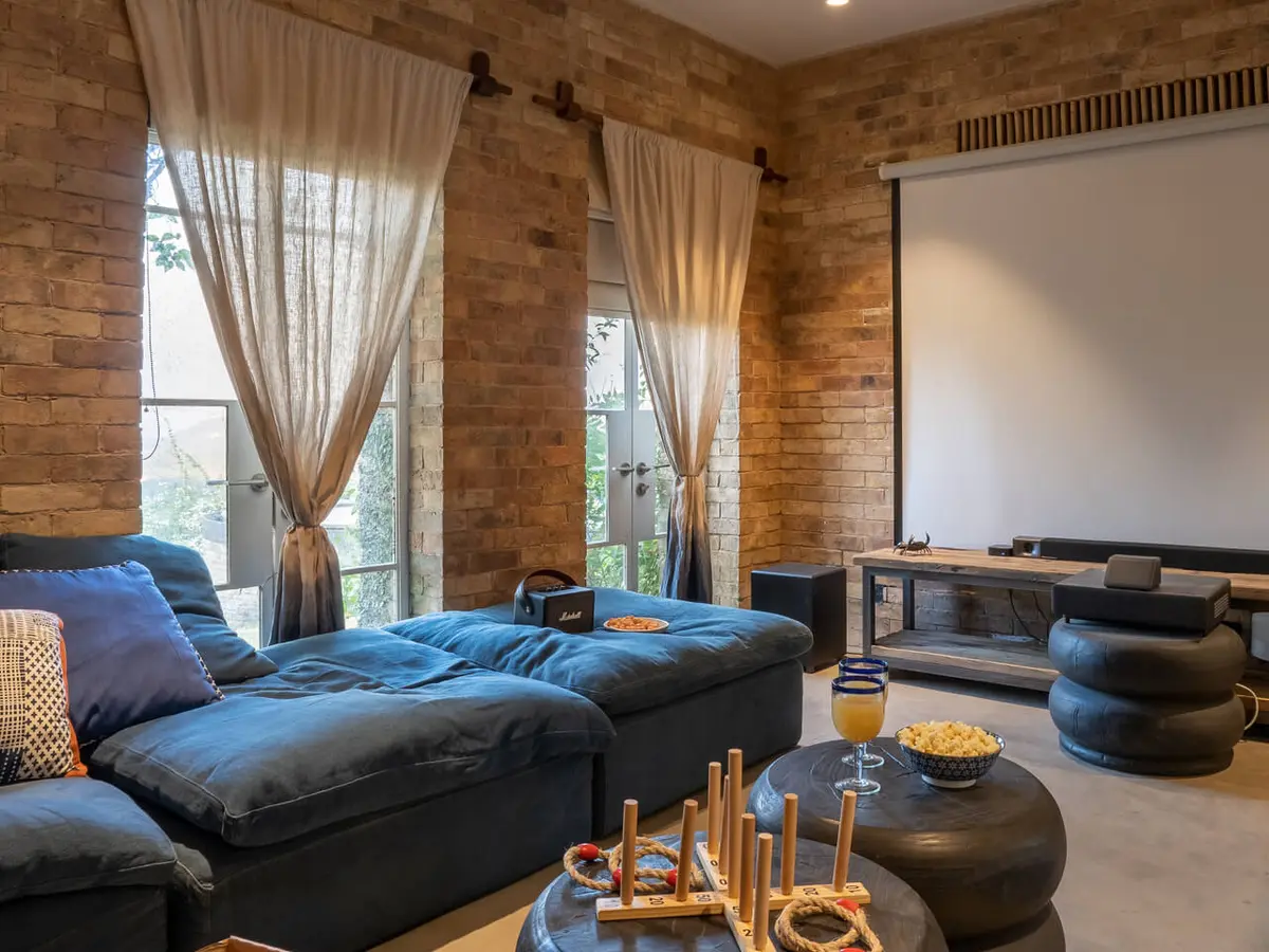 The Ray Villa - TV Room