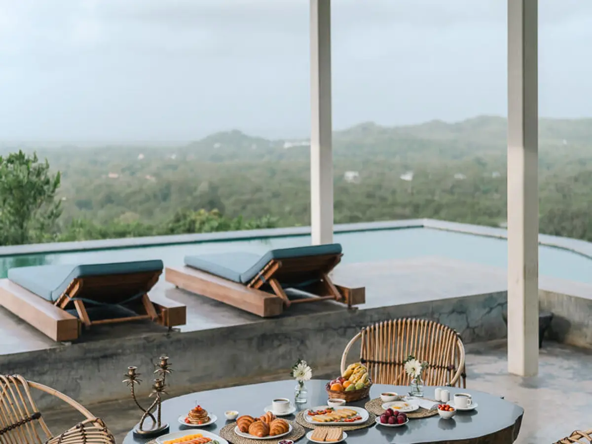 The Ray Villa - Poolside Dining