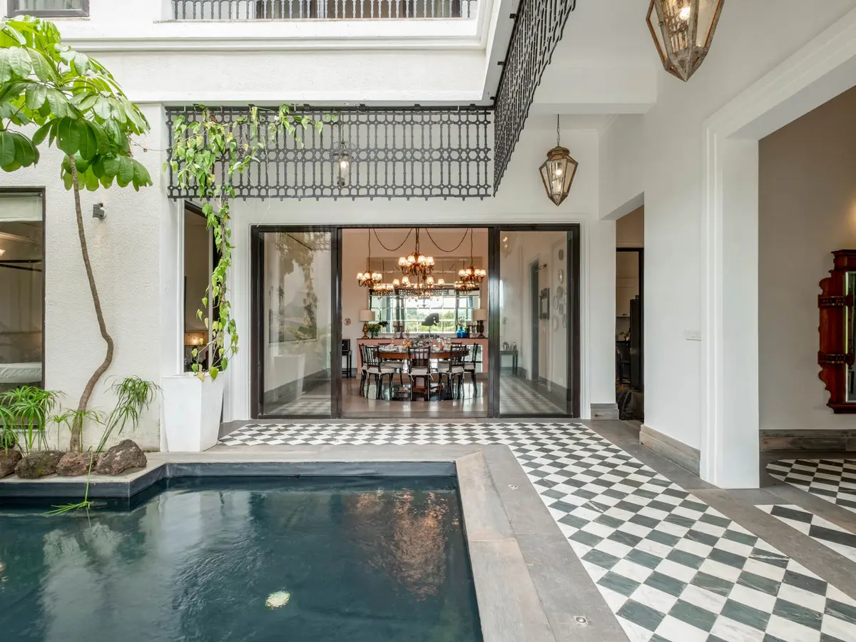 River Villa - Courtyard