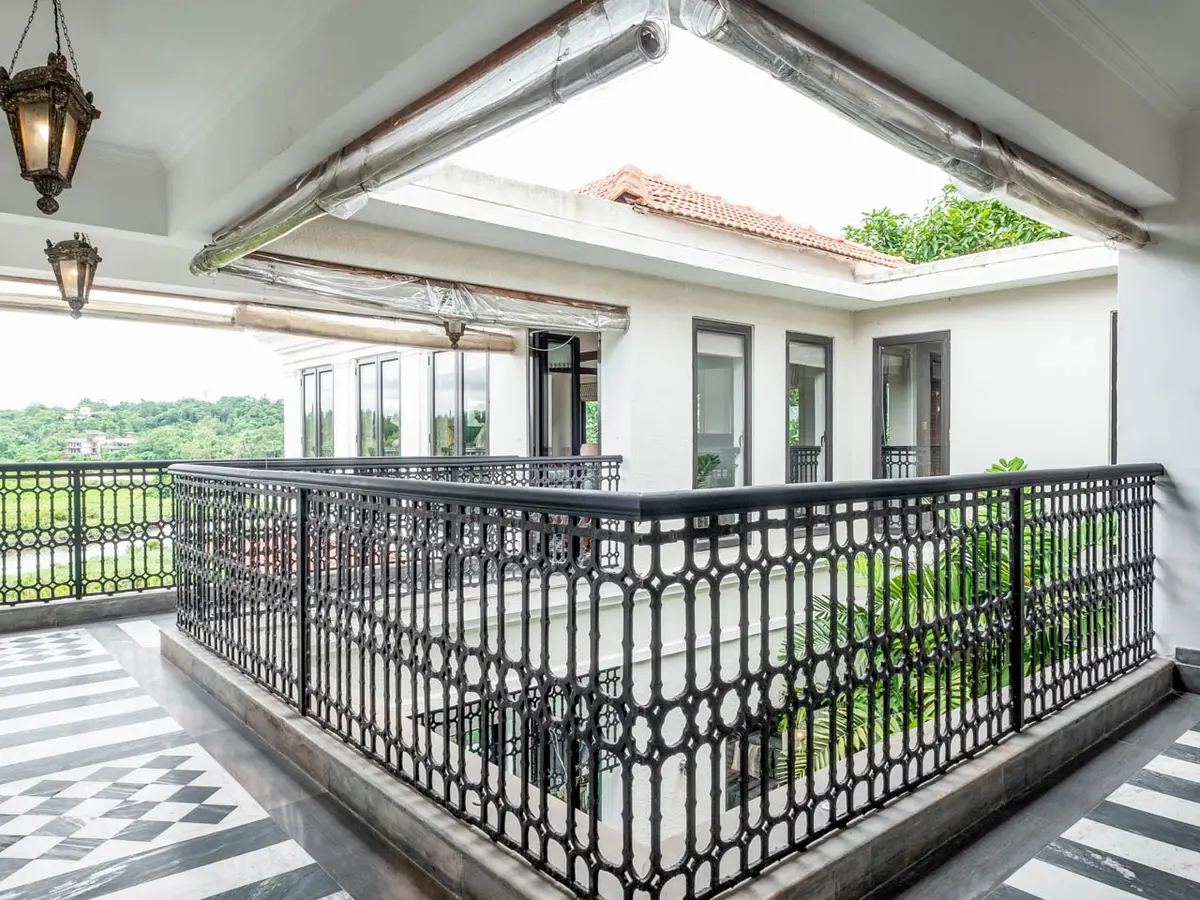 River Villa - Passage