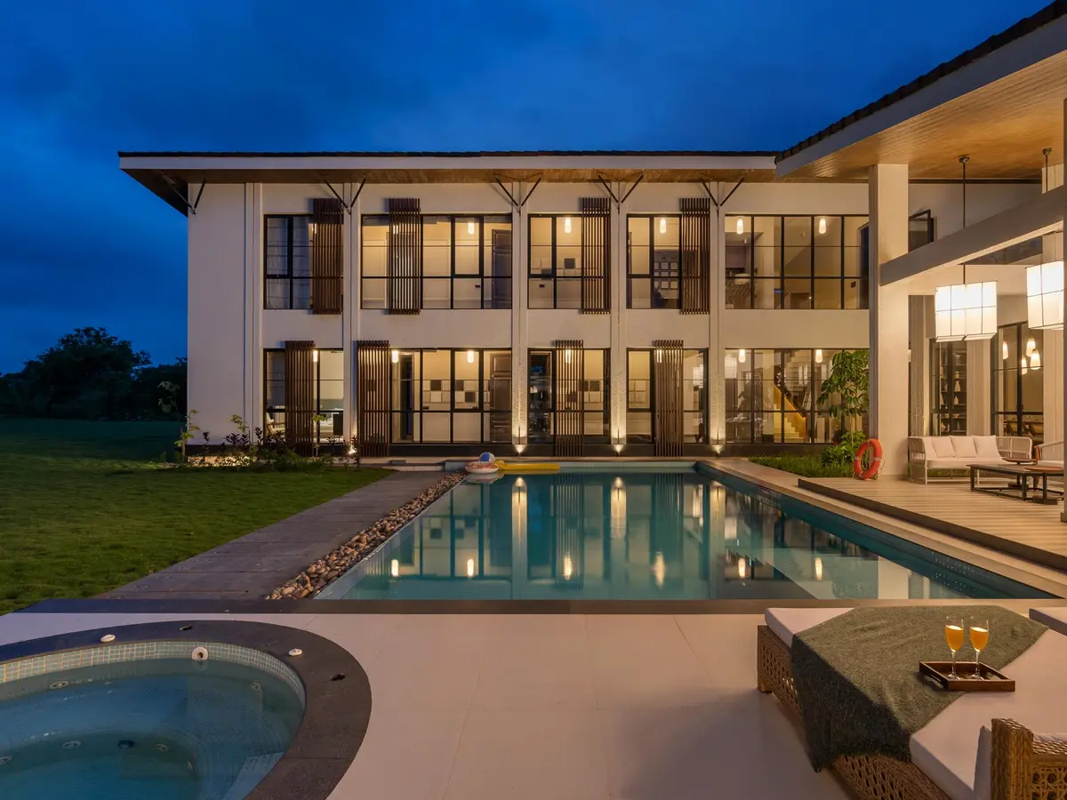 RiyuVann Estate - Night Facade