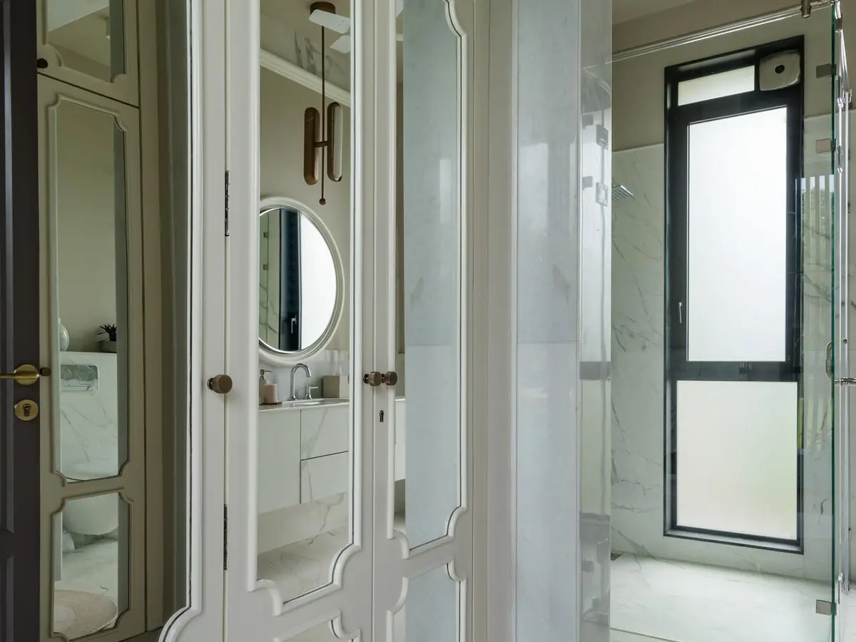 RiyuVann Estate - Closet and Bathroom