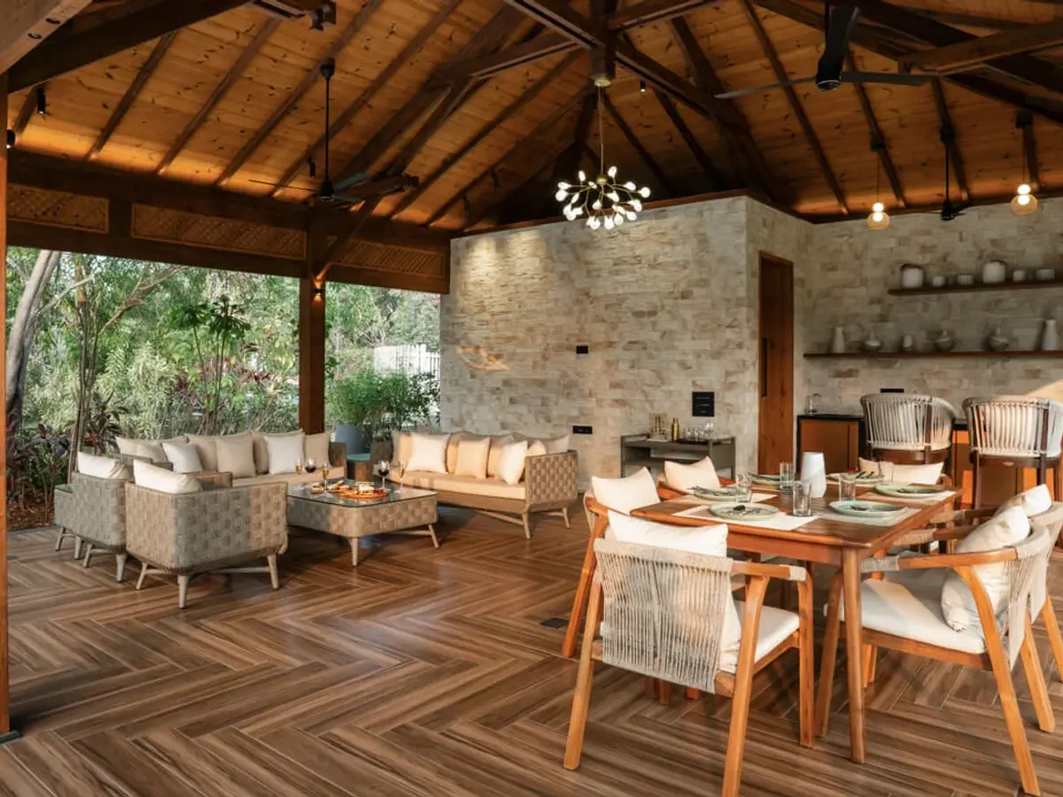 Riyuvann Estate - Poolside Gazebo