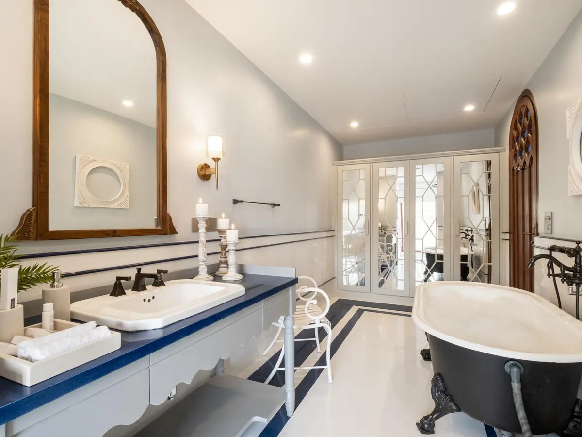 Sacri Borod Hill 6 - Bathroom with bathtub