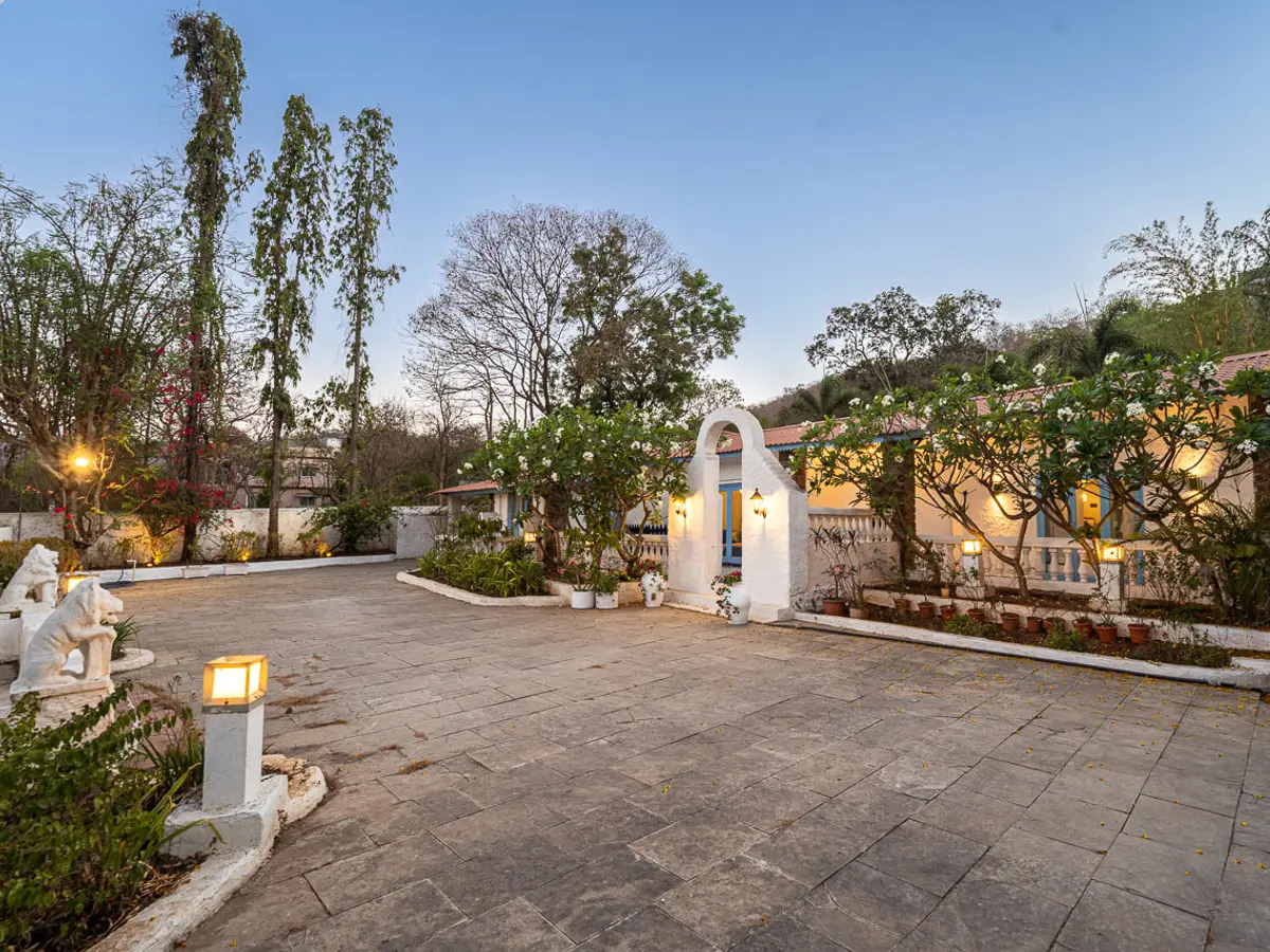 Villa with Pool | Villa Santorini in Alibaug