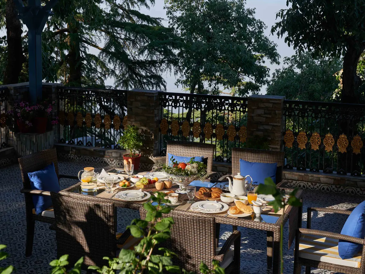 Soni Estate - Breakfast in Gazebo