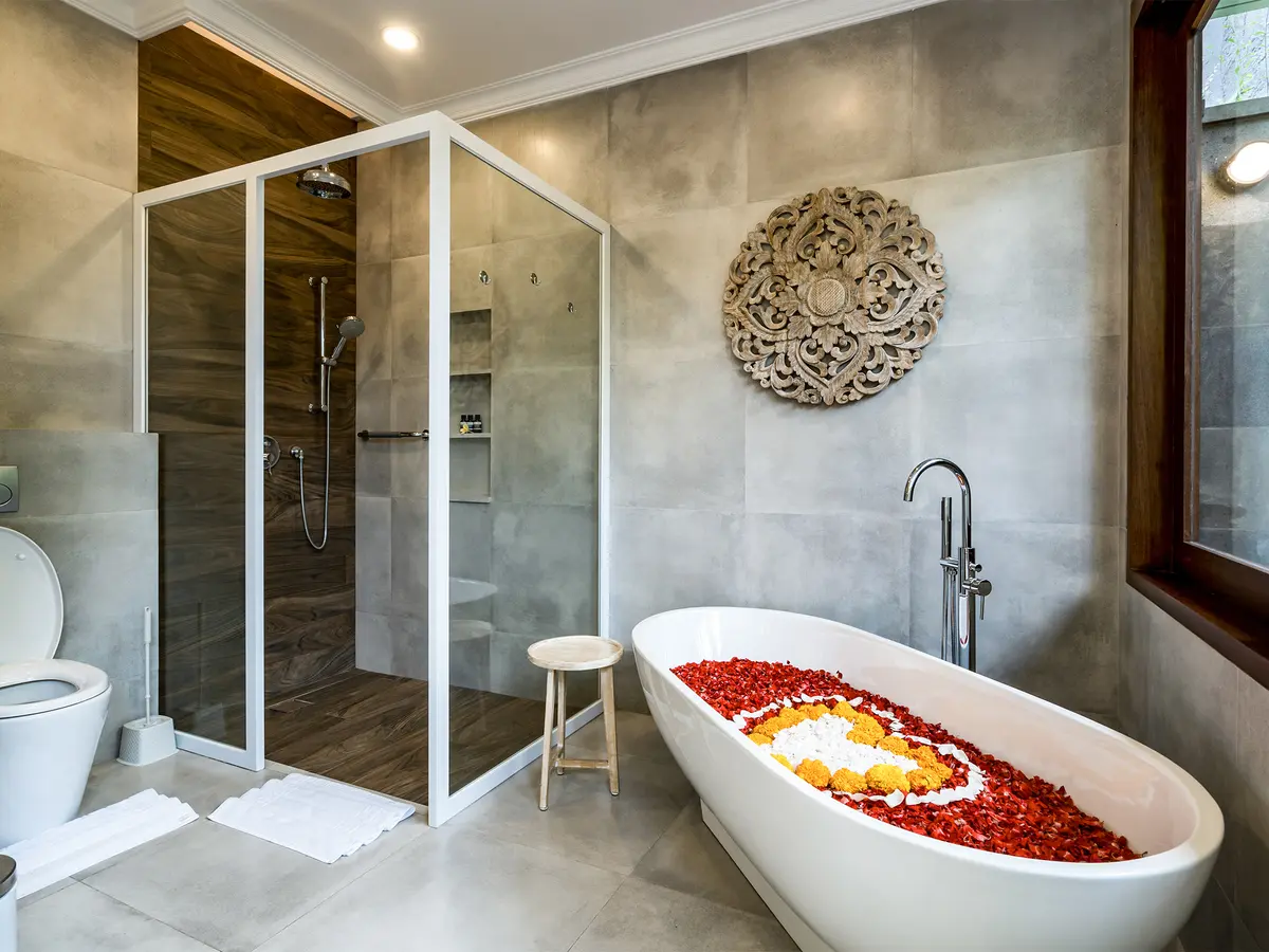 Pala Ubud - Villa Batur - Soothing en suite freestanding bathtub