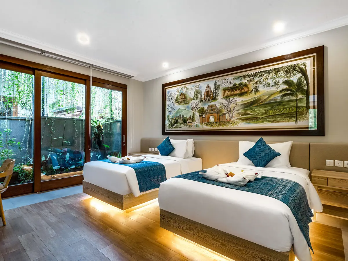 Pala Ubud - Villa Batur - Luxurious guest bedroom by a pocket garden