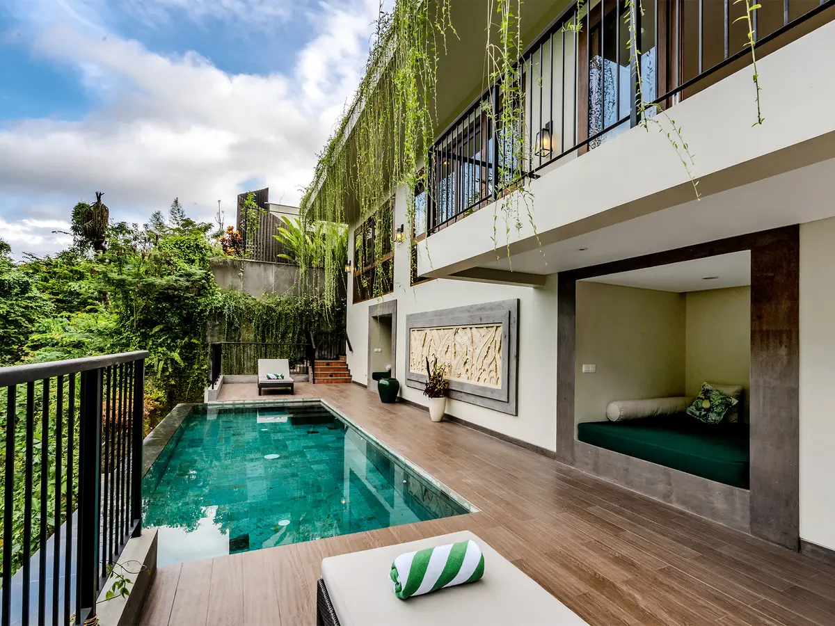 Pala Ubud - Villa Batur - Relaxing recessed lounge bed by the pool deck