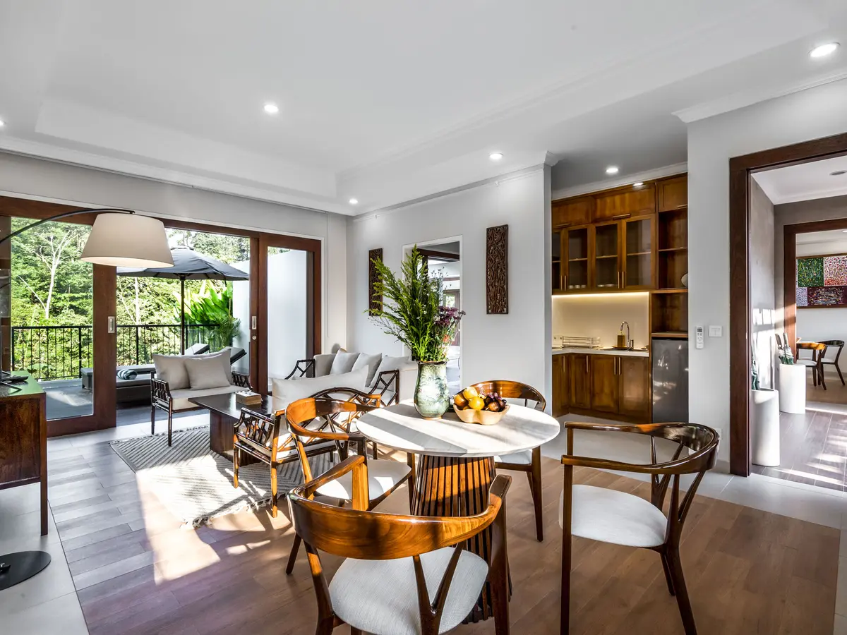 Pala Ubud - Villa Seraya A - Intimate living and dining spaces