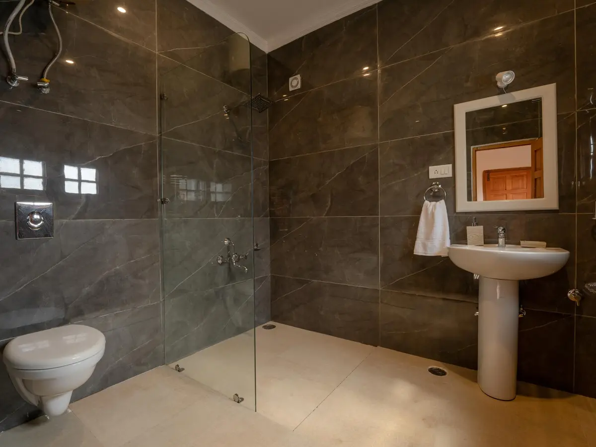 Zaznar - The White House - Villa for rent in Srinagar