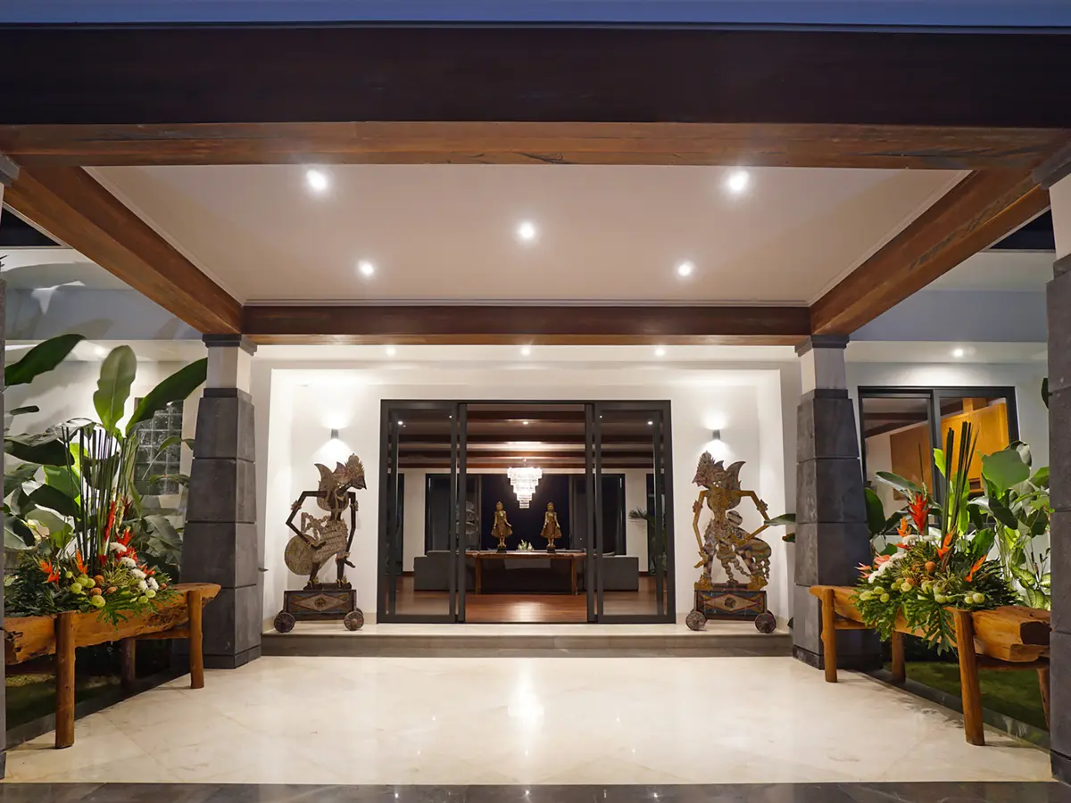 Tirtha Bayu Villa II - Entrance at night