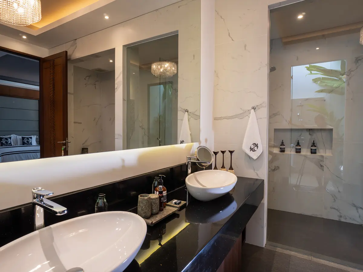 Tirtha Bayu Villa II - His and hers sink and vanity