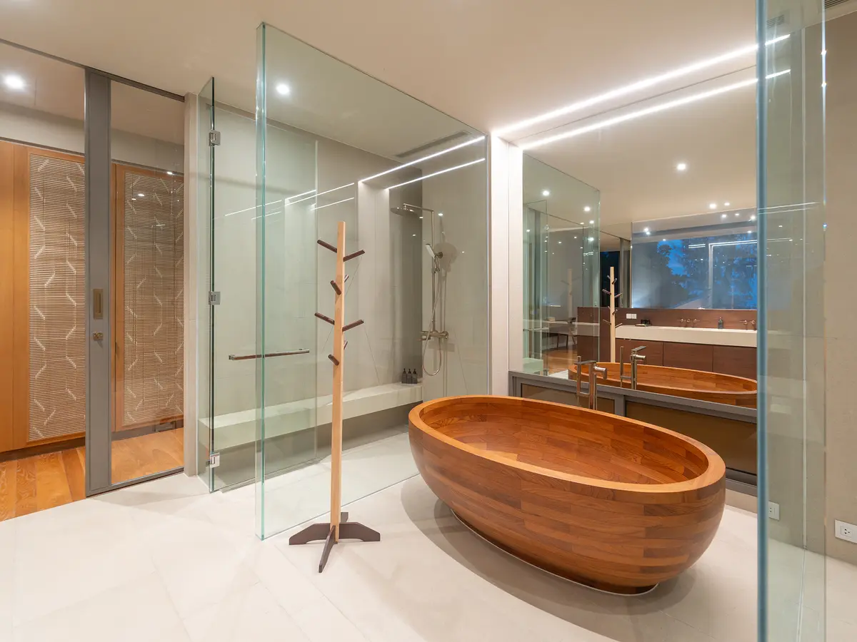 Veyla Beach Villa 6 - Luxuriously appointed ensuite master bathroom