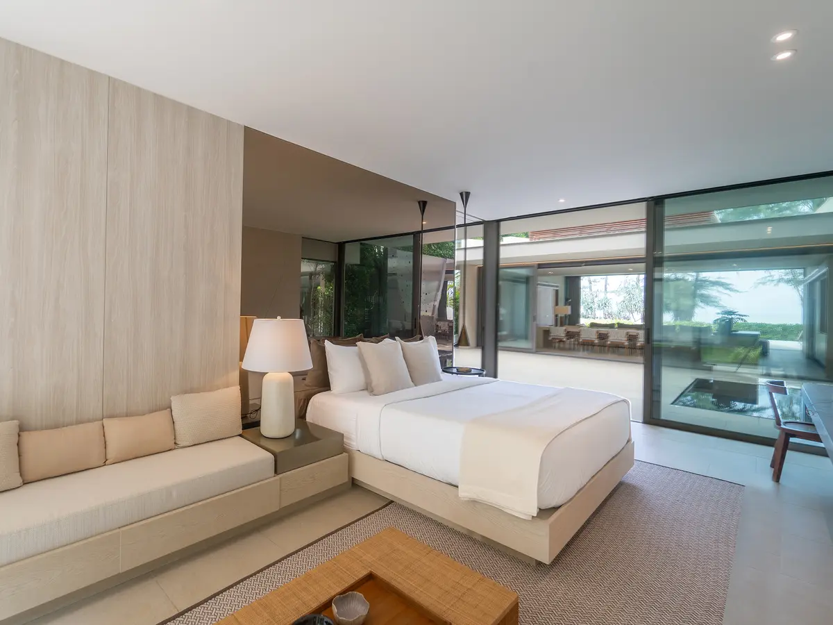 Veyla Beach Villa 6 - Spcious guest bedroom 1