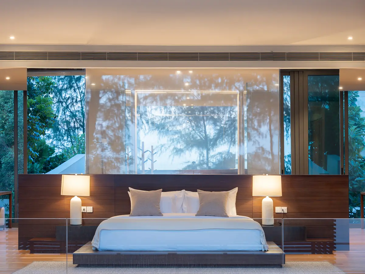 Veyla Beach Villa 6 - Capacious upstairs master bedroom
