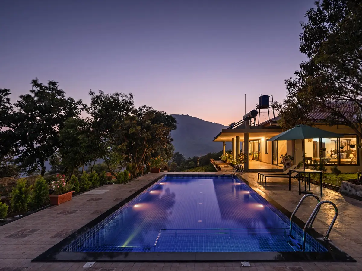 Villa Alborz - Poolside Night View