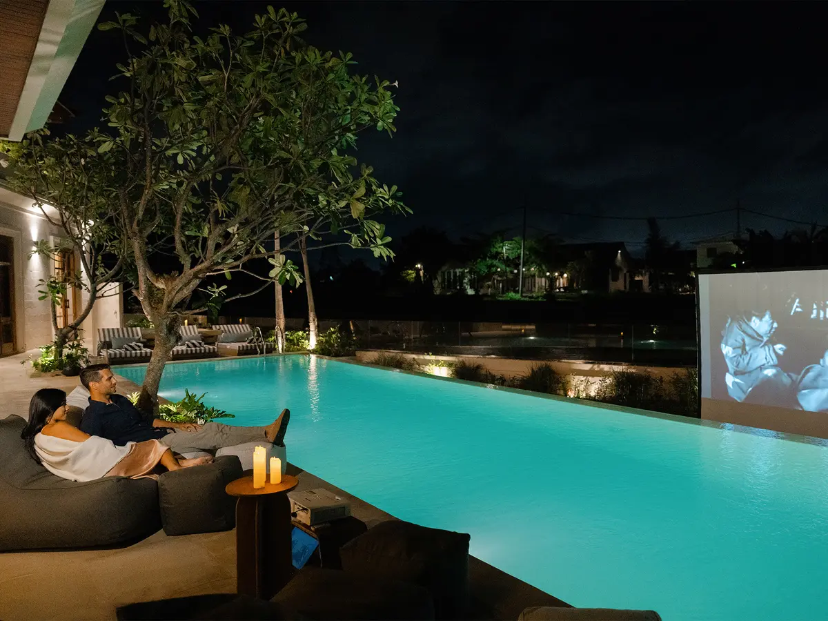 Villa Dhanika - Poolside cinema