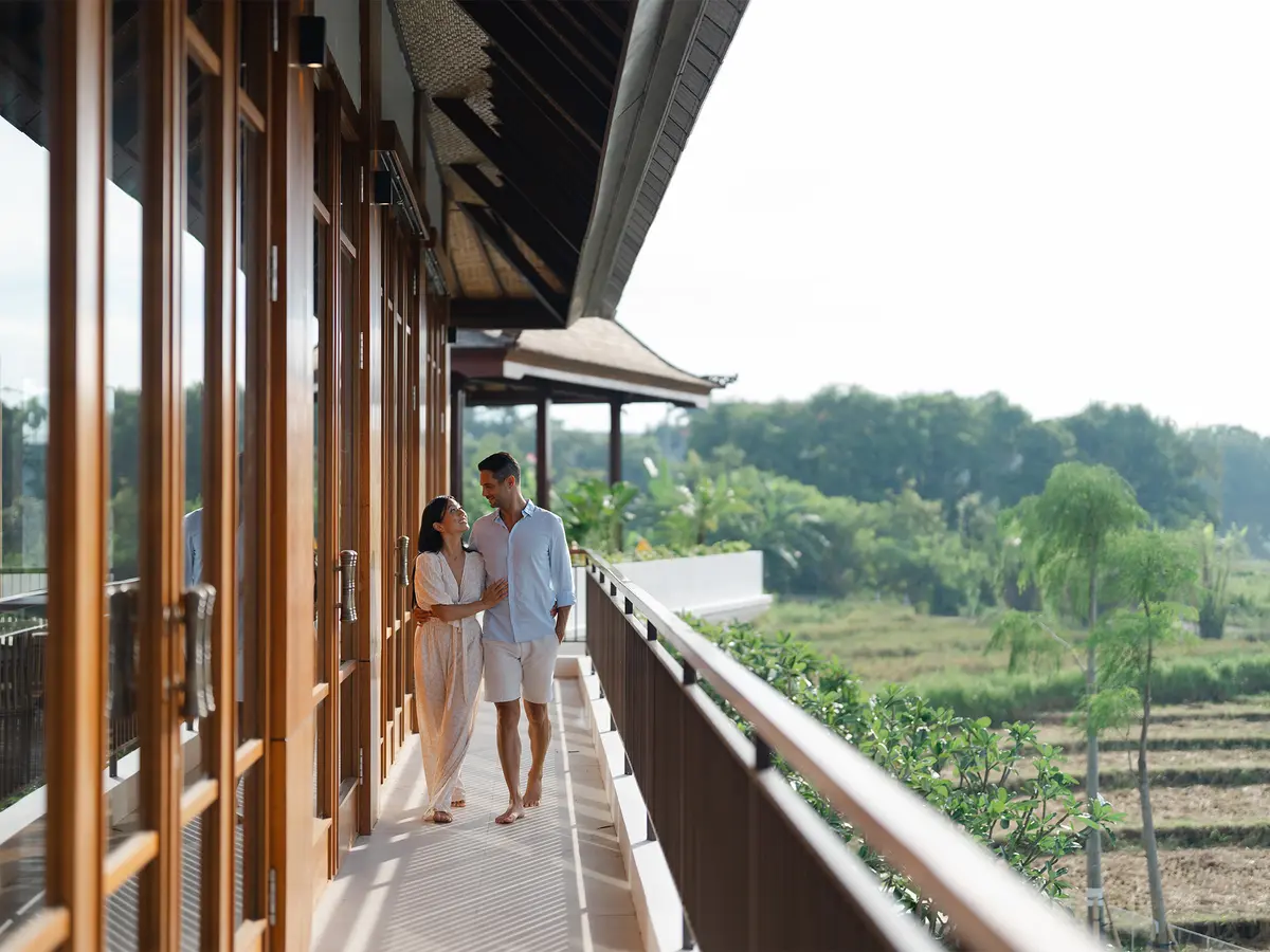 Villa Dhanika - Grand dining room balcony overlooking the ricefields
