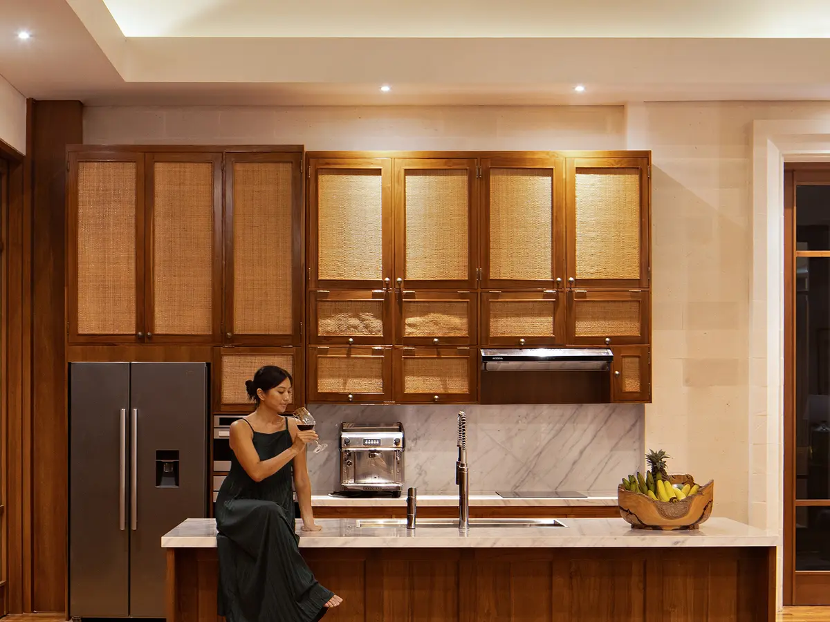 Villa Dhanika - Palatial dining room