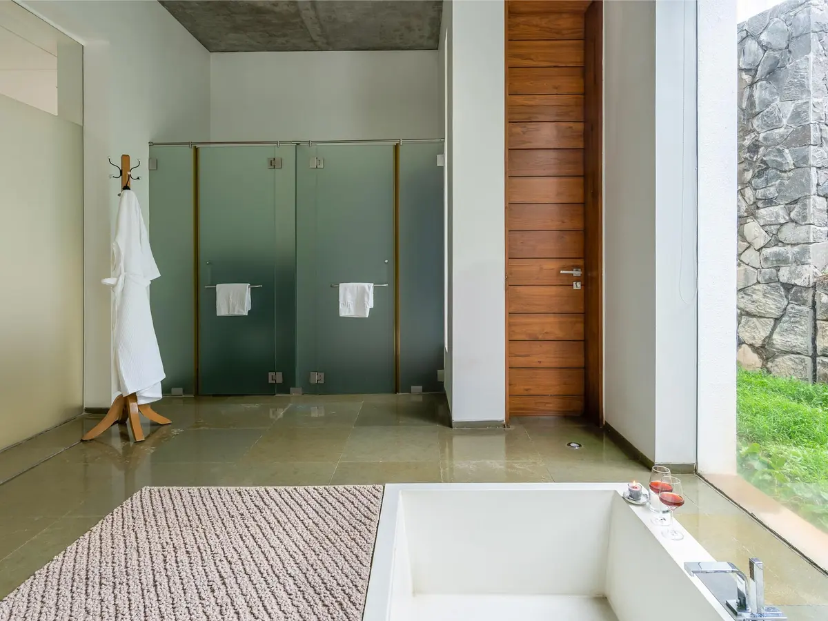 Villa Ekanta - Bathroom with tub