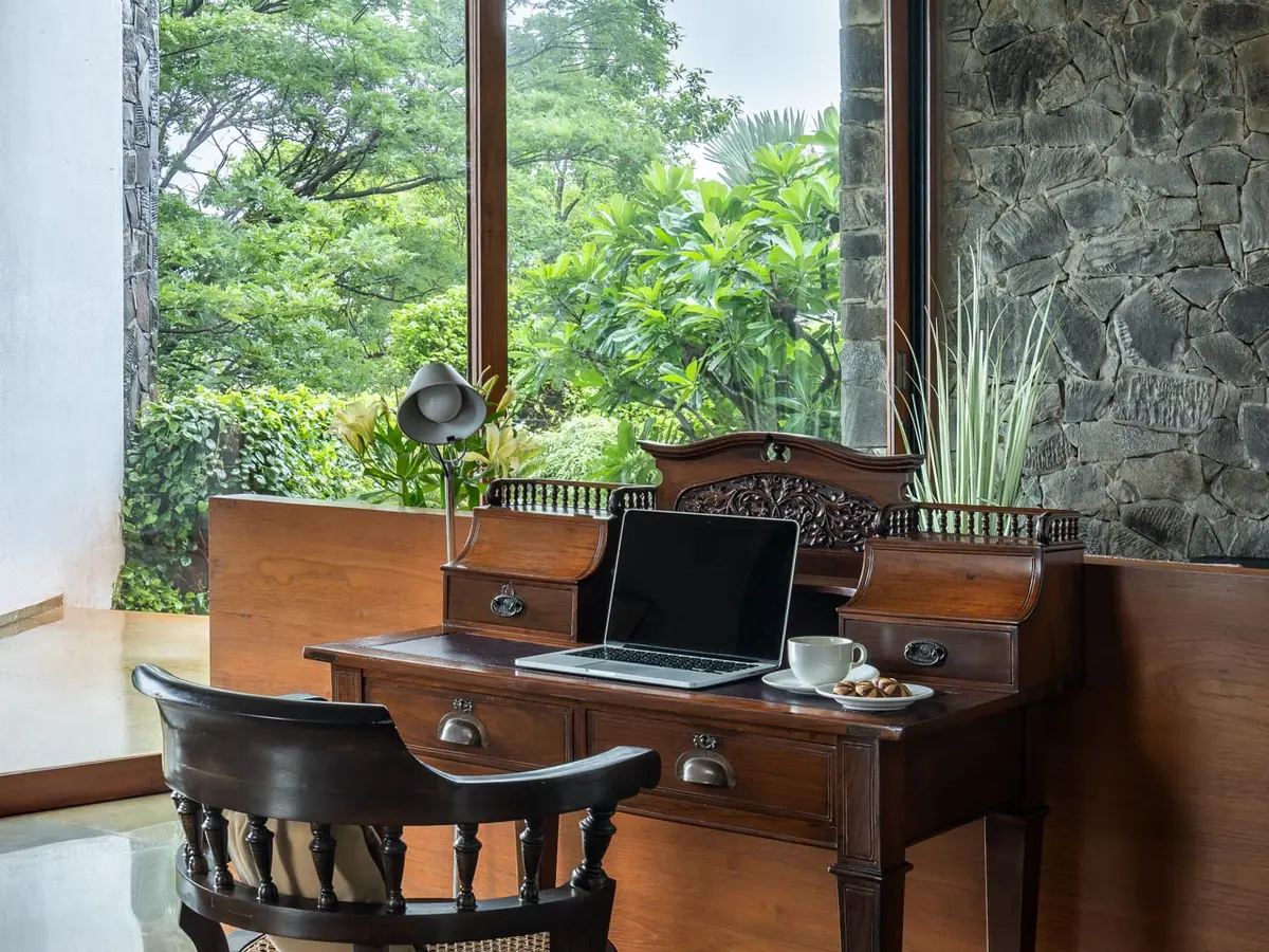 Villa Ekanta - Bedroom study desk