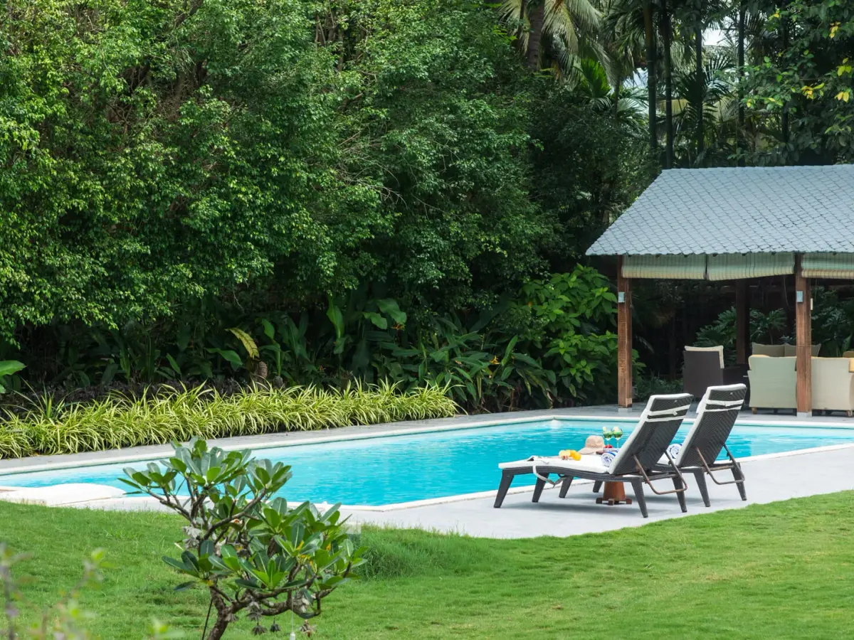 Villa Lani - Poolside seating