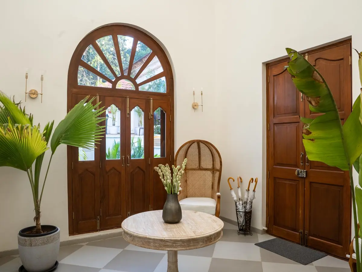 Villa Maraville - Passageway view
