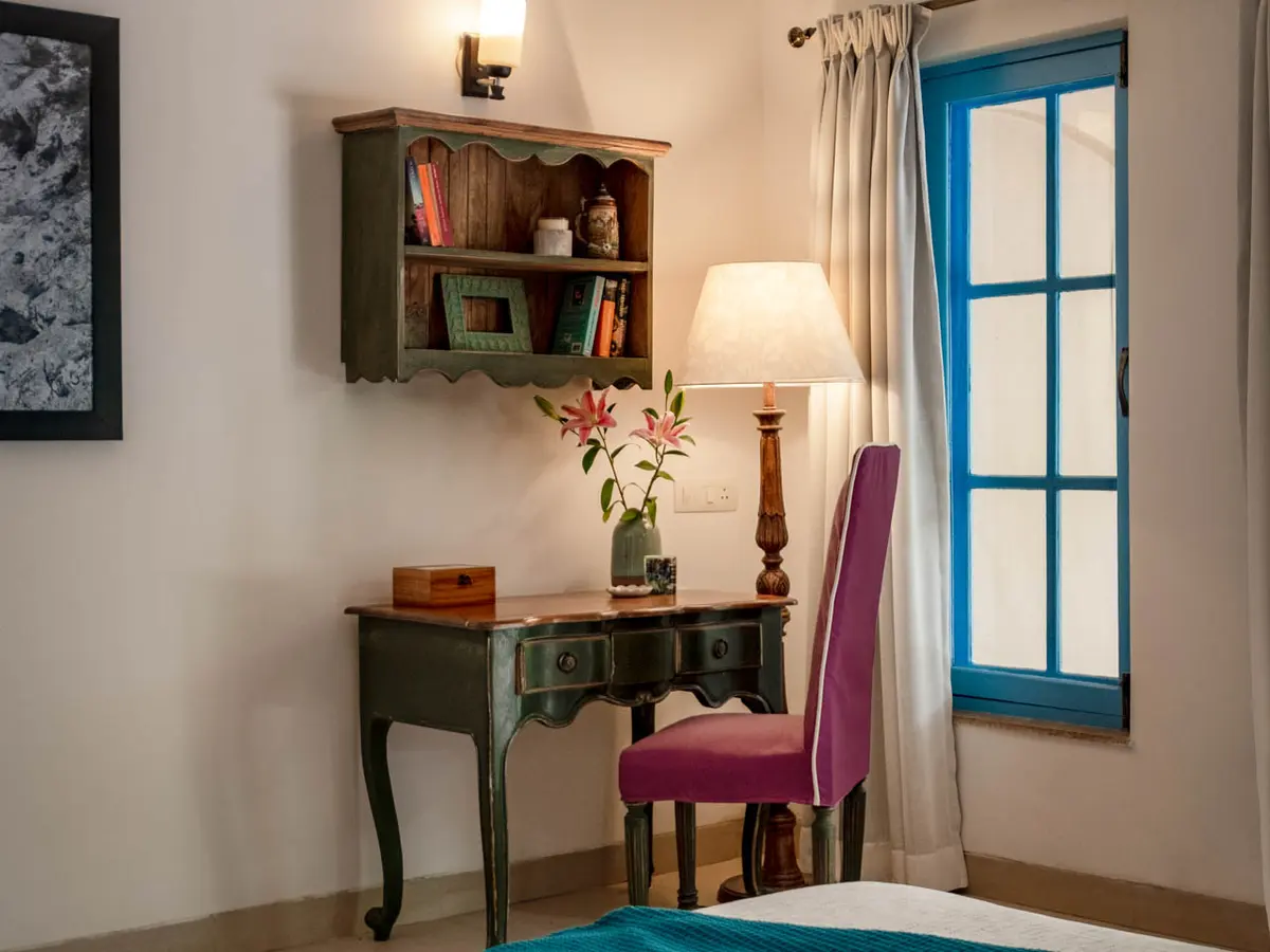 Villa Nimaya - Study Area in Bedroom