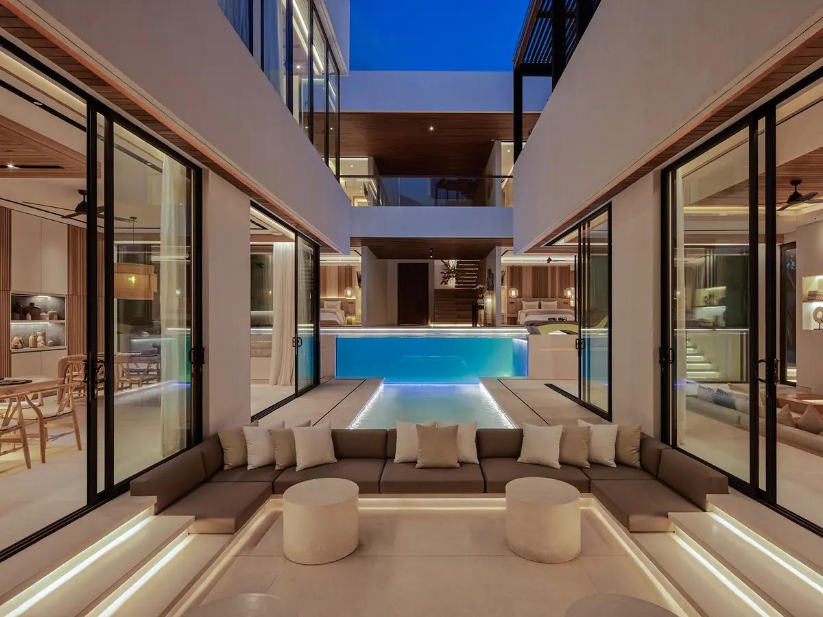 Villa Nini Elly - Sunken seating area viewing the pool