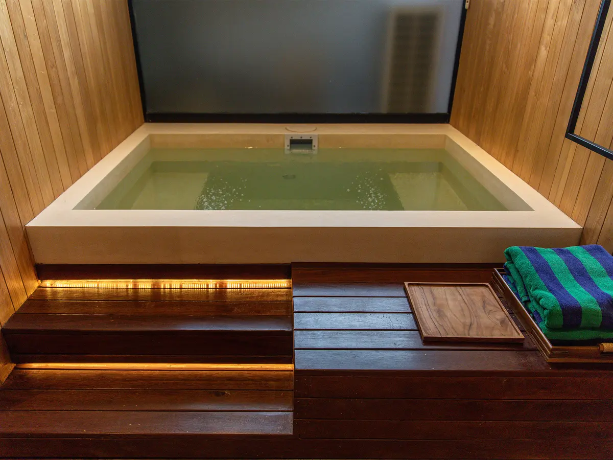 Villa Norbu - Rejuvinating cold bath pool