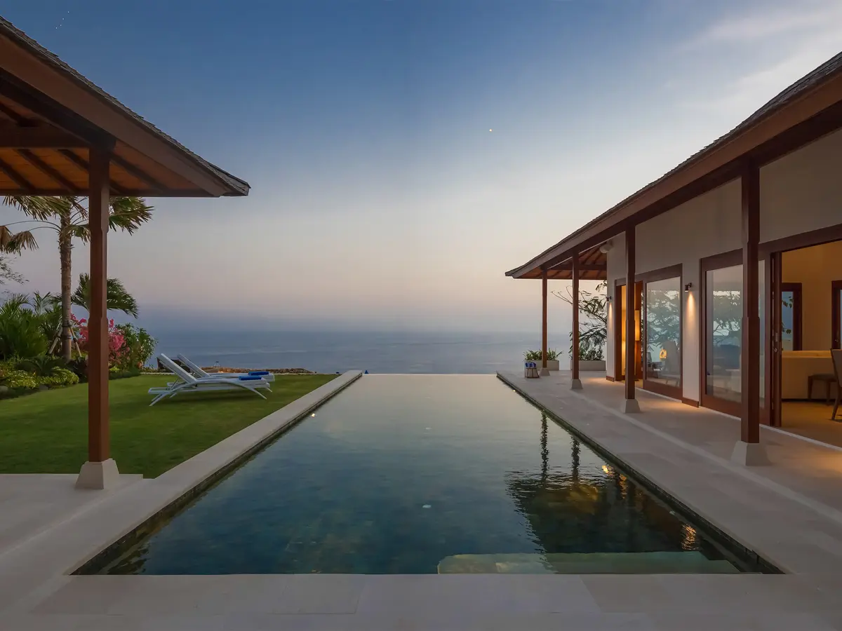 Sol y Mar - Tranquil nightfall by the pool